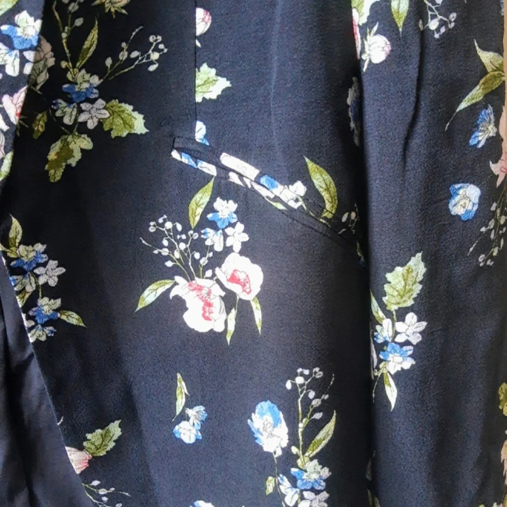 Lila Rose Navy Floral Open Blazer size M - Picture 4 of 4